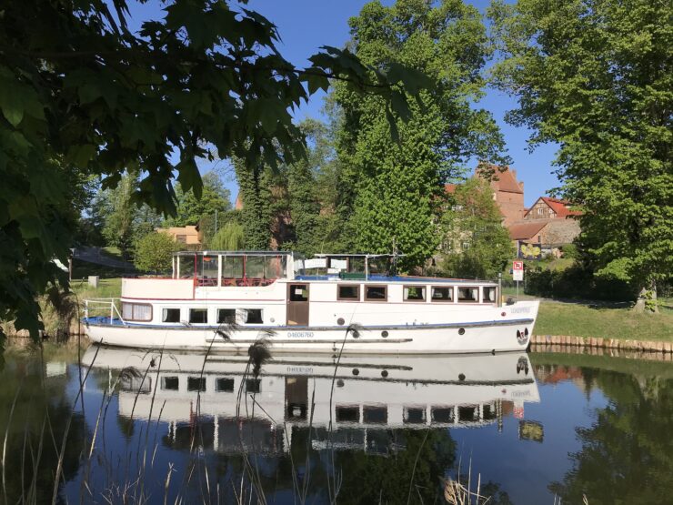 Fahrgastschiff auf dem Templiner Kanal, Foto: Anet Hoppe, Lizenz: Anet Hoppe