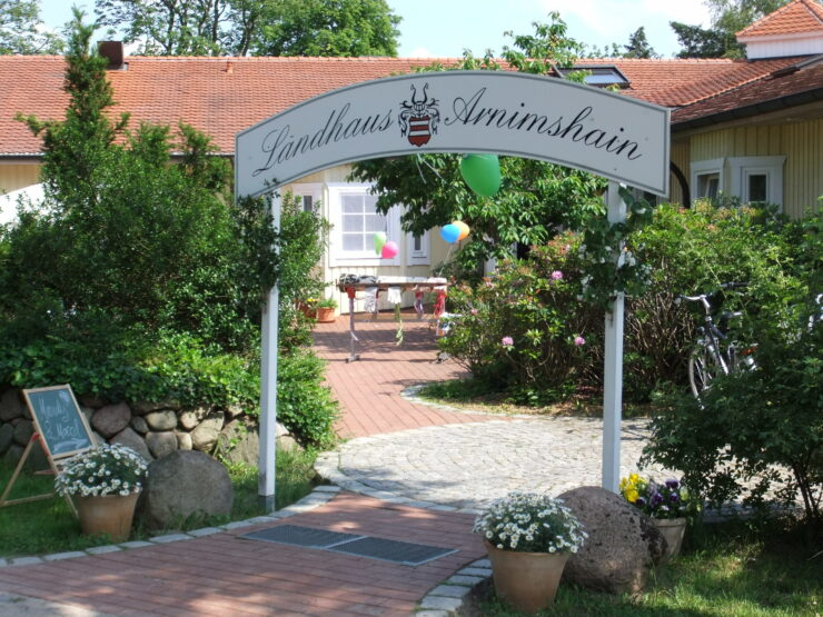 Eingang Landhaus Arnimshain, Foto: Landhaus Arnimshain